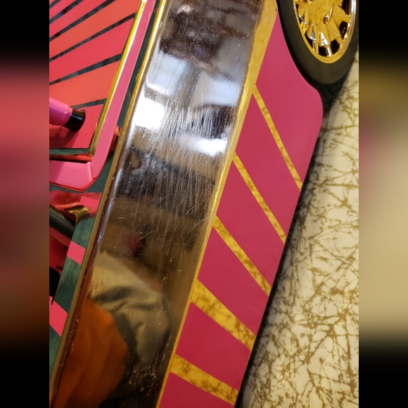 Limited Edition LOL Surprise pink and gold car - Picture 9 of 10
